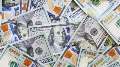 اليكم كم أقفل سعر صرف دولار السوق السوداء