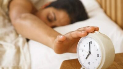 عادة نوم قد تزيد خطر الإصابة بأمراض الخرف بنسبة 70%