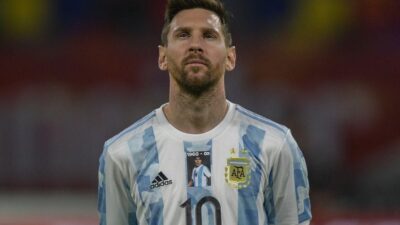 ميسي يشارك في مباراة تكريمية لمواطنه الأسطورة مارادونا