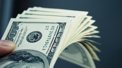 كم بلغ سعر الدولار في السوق السوداء؟