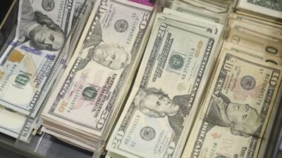 سعرُ دولار السوق السوداء صباح اليوم الأربعاء