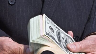 اليكم تسعيرة الدولار في السوق الموازية عصراً
