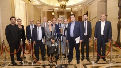 التغييريون الى فريقين