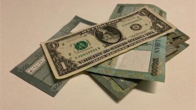 كم سجّل سعر دولار رقما” عاليا”في السوق السوداء مساء اليوم؟