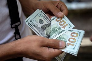 كم سجّل سعر دولار “صيرفة” اليوم؟