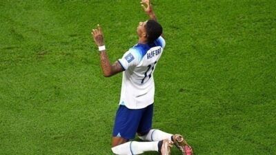 راشفورد يبحر بسفينة إنجلترا إلى دور الـ16