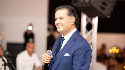 راغب علامة يحيي حفلاً في ألمانيا ويحقق أمنية إحدى معجباته