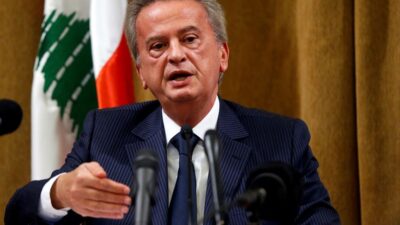 رياض سلامة يكشف عن موعد بدء العمل بسعر الـ15 ألفاً للدولار: دخلنا في مرحلة توحيد أسعار الصرف!