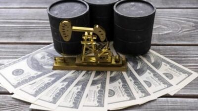 أسعار النفط ترتفع مع تراجع الدولار