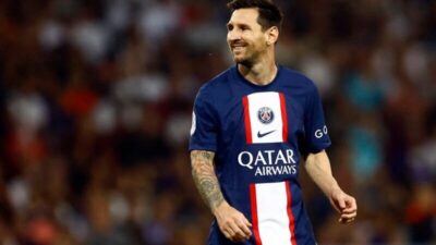 ضربة لجمهور البارسا.. ميسي يتجاهل اتصالات برشلونة