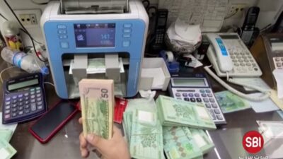 رقم قياسي جديد.. دولار السوق السوداء يسابق الزمن قبل تطبيق الجمركي