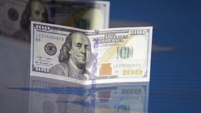 انخفاض الدولار متأثرا ببيانات أمريكية