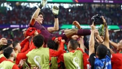 بالصور.. احتفالات لاعبي المغرب بعد الفوز التاريخي على إسبانيا