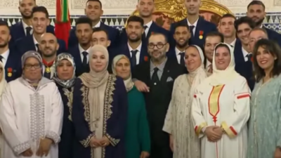 حضور متميّز.. أمهات “الأسود” يخطفن الأنظار خلال الاستقبال الملكيّ