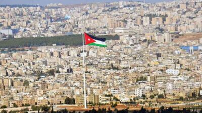 بالفيديو.. مشهد مرعب صحراء تحولت لسيل جارف في الاردن