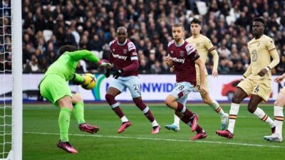 الدوري الإنجليزي: وست هام يحرم تشيلسي من الانتصار