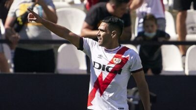 طريق مسدود بين فالكاو وفاييكانو