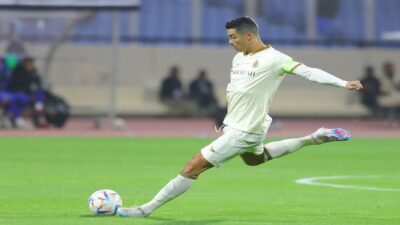 الدون يضرب بـ”سوبر هاتريك” تبقي النصر في الصدارة