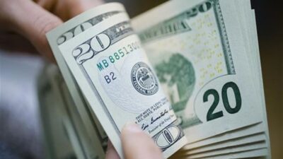 ارتفاع طفيف للدولار في السوق السوداء