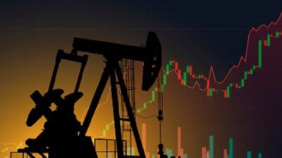 النفط يهبط مع صعود الدولار