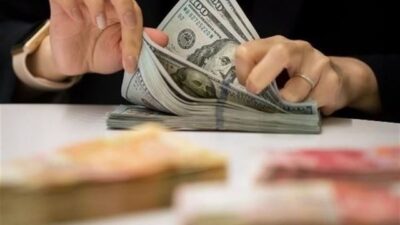 أرقام هائلة لامسها الدولار… الخطر مستمر وخطوة قد تفجّر الشارع!