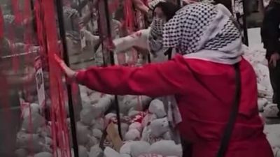 تلطيخ القنصلية… بالأحمر