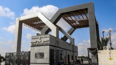30 شاحنة مساعدات “جديدة” تدخل إلى غزة