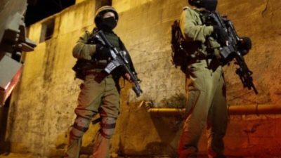 الجيش الإسرائيلي يعتقل فلسطينياً مصاباً من عربة الإسعاف!