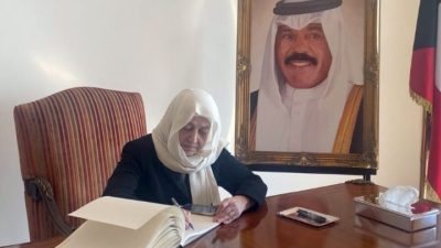 بهية الحريري ممثلةً الرئيس سعد الحريري وبإسمها   قدمت التعازي بوفاة أمير الكويت