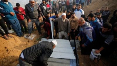 مجزرة تلو أخرى.. أكثر من 100 شهيد باستهداف منزل بمخيم جباليا شمال غزة منذ 15 ثانية