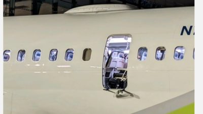 باب الطوارئ طار”… إهمال في طائرة بوينغ والشركة تعترف!