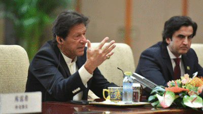 الحكم على عمران خان وزوجته بالسجن 14 عامًا