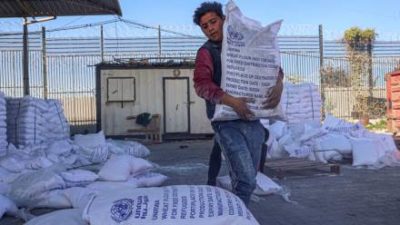 الأمم المتحدة:إسرائيل تمنع المساعدات لغزة..و3دول عربية تنفذ إنزالات جوية