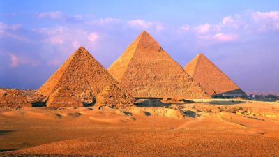 مصر تسعى لترميم هرم منقرع