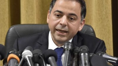 منصوري يرمي كرة الـ 150 دولاراً إلى المصارف والحكومة والبرلمان