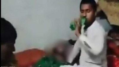 أخ يخنق أخته في باكستان.. والأب يكافئه بزجاجة