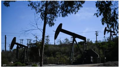 النفط يرتفع بعد هبوط مفاجئ لمخزونات الخام