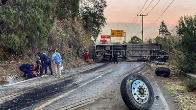 إنقلاب شاحنة في المكسيك… وسقوط 14 قتيلًا