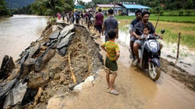 إندونيسيا.. ارتفاع حصيلة ضحايا الفيضانات إلى 67 قتيلاً و20 مفقودا