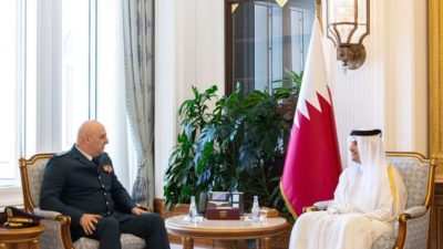 لقاء قائد الجيش مع رئيس مجلس الوزراء وزير الخارجية القطري في إطار زيارته إلى دولة قطر