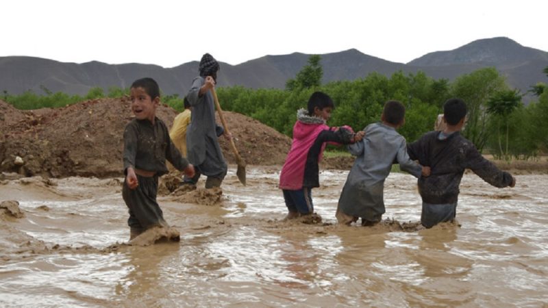 فيضانات مفاجئة تودي بـ62 شخصًا في أفغانستان