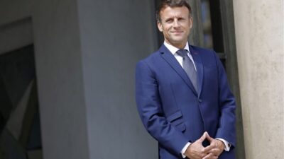 ندفع ثمن الكراهية”… ائتلاف ماكرون يزيل صورته من الحملات الانتخابية