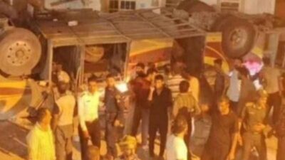 مقتل 28 وإصابة 23 في انقلاب حافلة تقل زواراً باكستانيين في وسط إيران