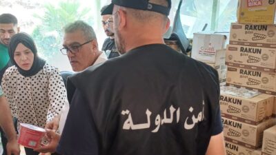 جولة تفتيشية لمراقبي وزارة الإقتصاد والتجارة في محافظة النبطية على محال المواد الغذائية تخللها تسطير محضر ضبط وحجز بضاعة