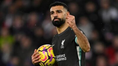 إدارة ليفربول تتفاوض مع وكيل محمد صلاح