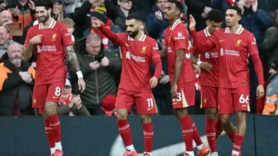 ليفربول يواصل زحفه نحو اللقب وأرسنال يستعيد توازنه