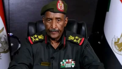 البرهان يؤكد أن السودان يواجه حربًا شاملة ومتعددة الأطراف