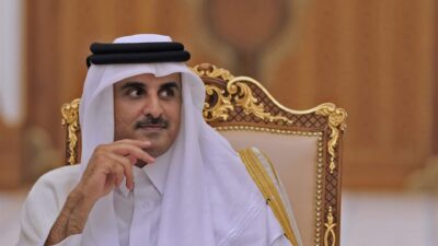 أمير قطر يبحث الوضع في غزة مع مبعوثي ترامب وبايدن للشرق الأوسط