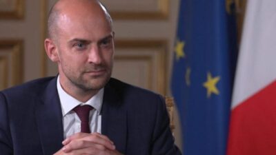 وزير الخارجية الفرنسي: لا ينبغي لأوروبا التردد في مواجهة الرسوم الأمريكية