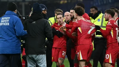 ليفربول وإيفرتون في مرمى العقوبات بعد أحداث قمة مرسيسايد